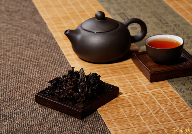 想要品不同风味的普洱茶，得学会不同茶具的用法！
