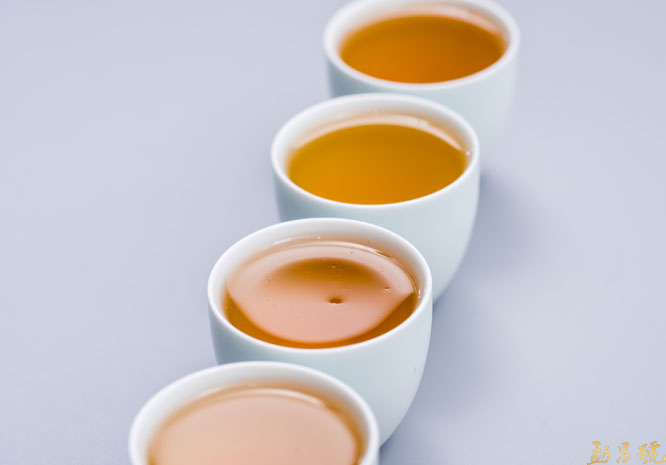 普洱茶生茶和熟茶的距离，不仅是一个渥堆那么简单。